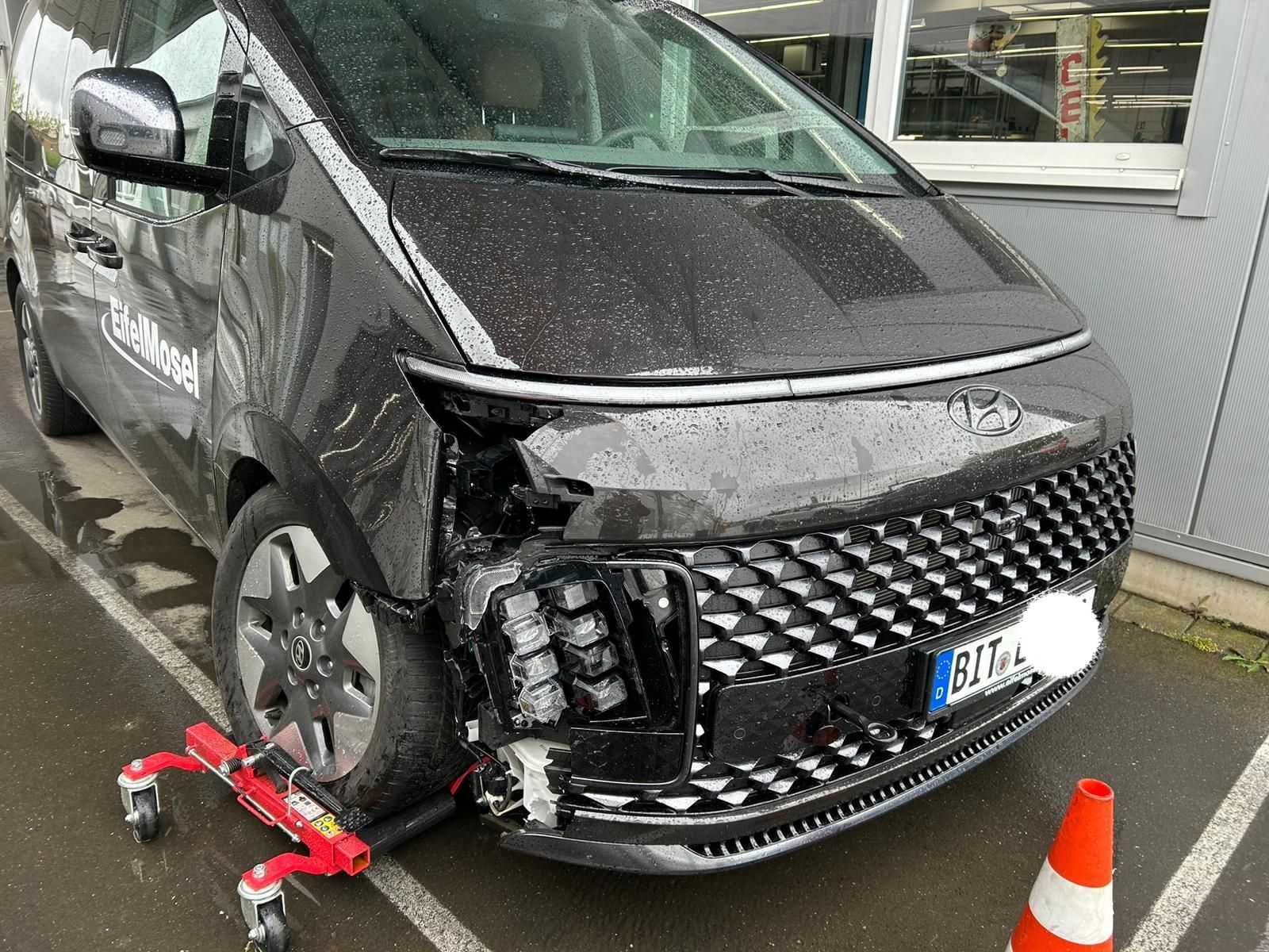 Sie benötigen ein Kfz-Gutachten. Sie benötigen nun schnellstmöglich ein Schadensgutachten, benötigen ein Wertgutachten für Ihr Fahrzeug / Oldtimer oder ein Kurzgutachten bei Bagatellschaden?