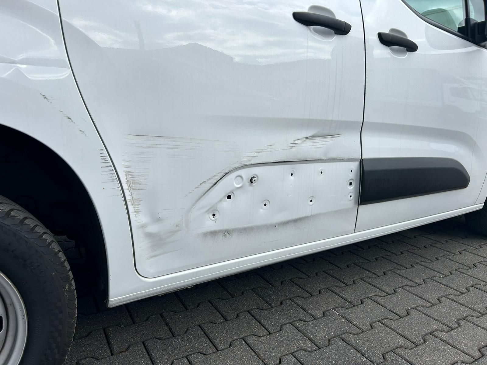Sie benötigen ein Kfz-Gutachten. Sie benötigen nun schnellstmöglich ein Schadensgutachten, benötigen ein Wertgutachten für Ihr Fahrzeug / Oldtimer oder ein Kurzgutachten bei Bagatellschaden?