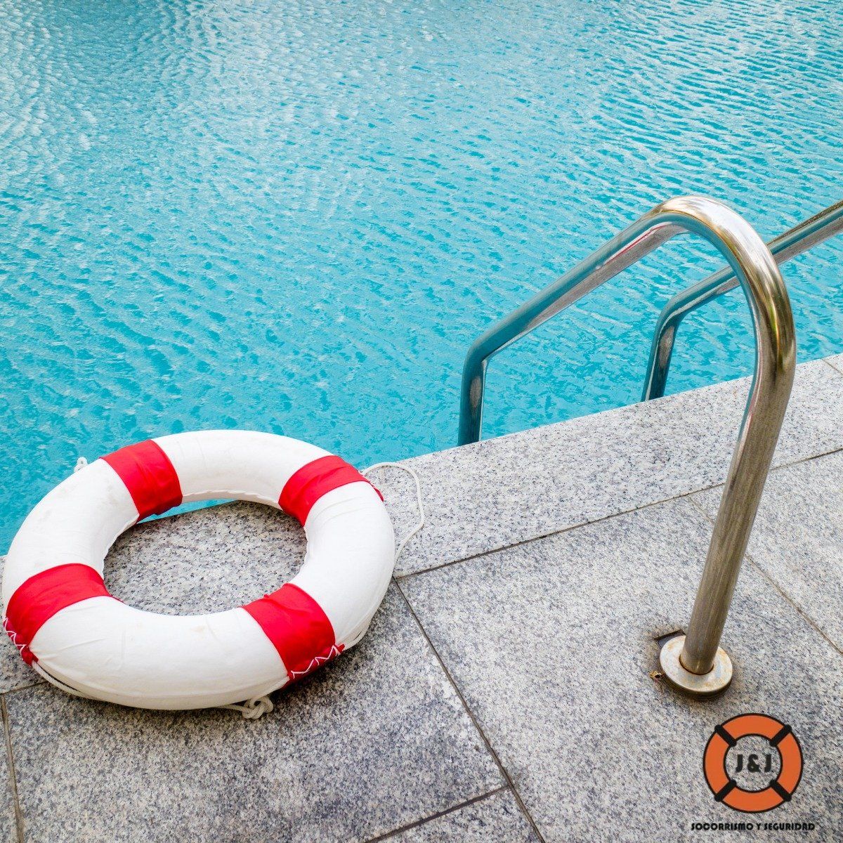 Infografía sobre cómo actuar ante fracturas en piscinas, por J&J Socorrismo.