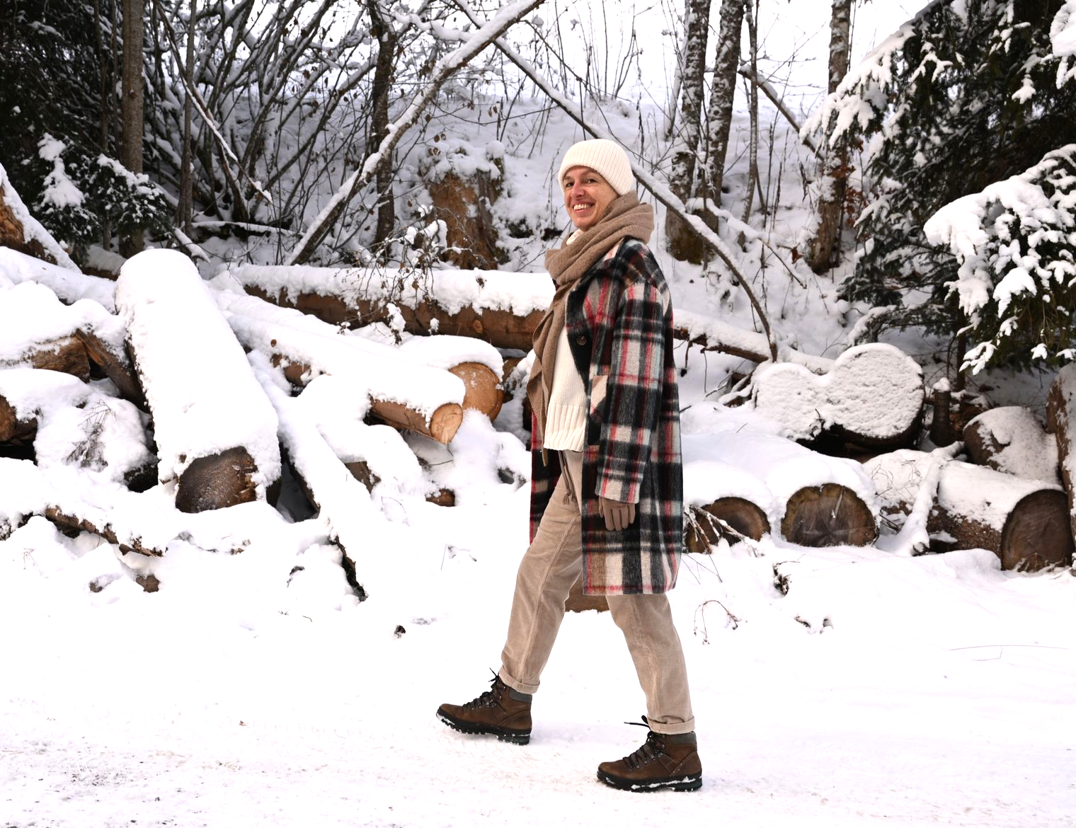 Karomantel von FUCHS & SCHMITT in Burburryfarben aus weicher Wollmischung, hergestellt in Mazedonien