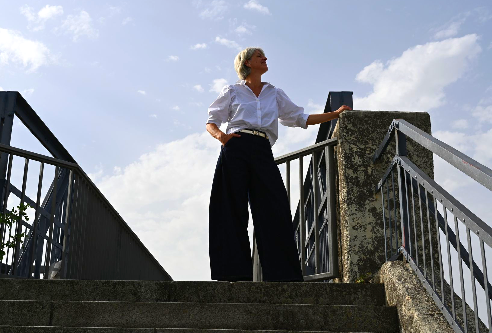 Unser Ludwigshafener Fotoshooting starteten wir auf einer Fußgängerbrücke über dem Hafenbecken.