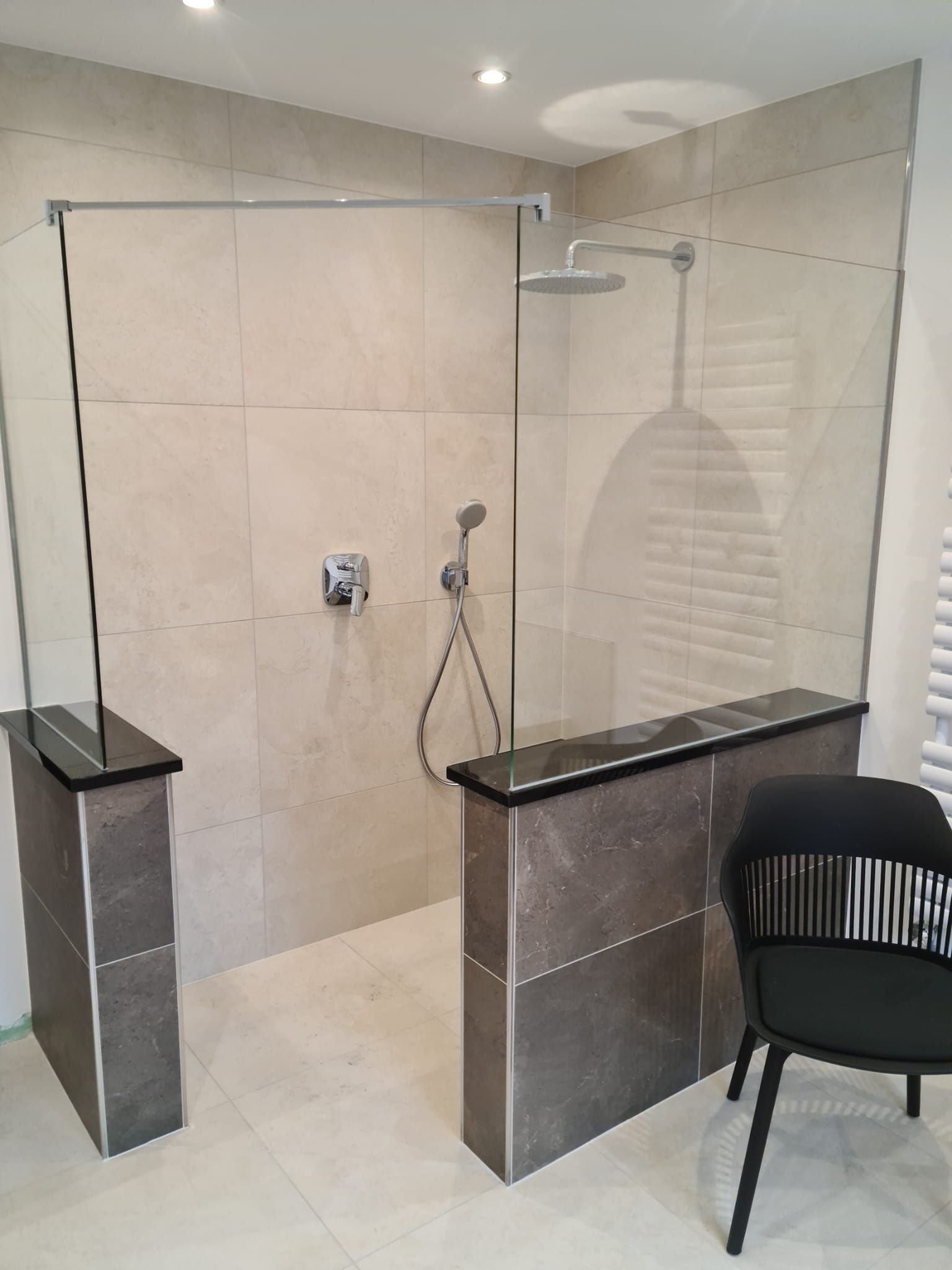 Neue Dusche und Fliesen