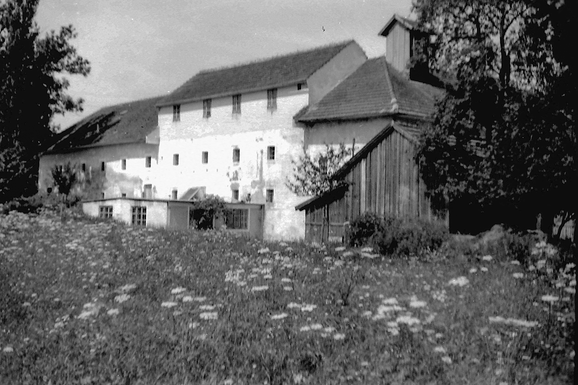 Die elterliche Mühle als erstes Firmengebäude, heute Büro- und Verwaltungsgebäude.