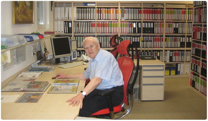 Karl Prillinger in seinem Agrarhistorischen Archiv Karl Prillinger in seinem Agrarhistorischen Archiv vor der Modernisierung