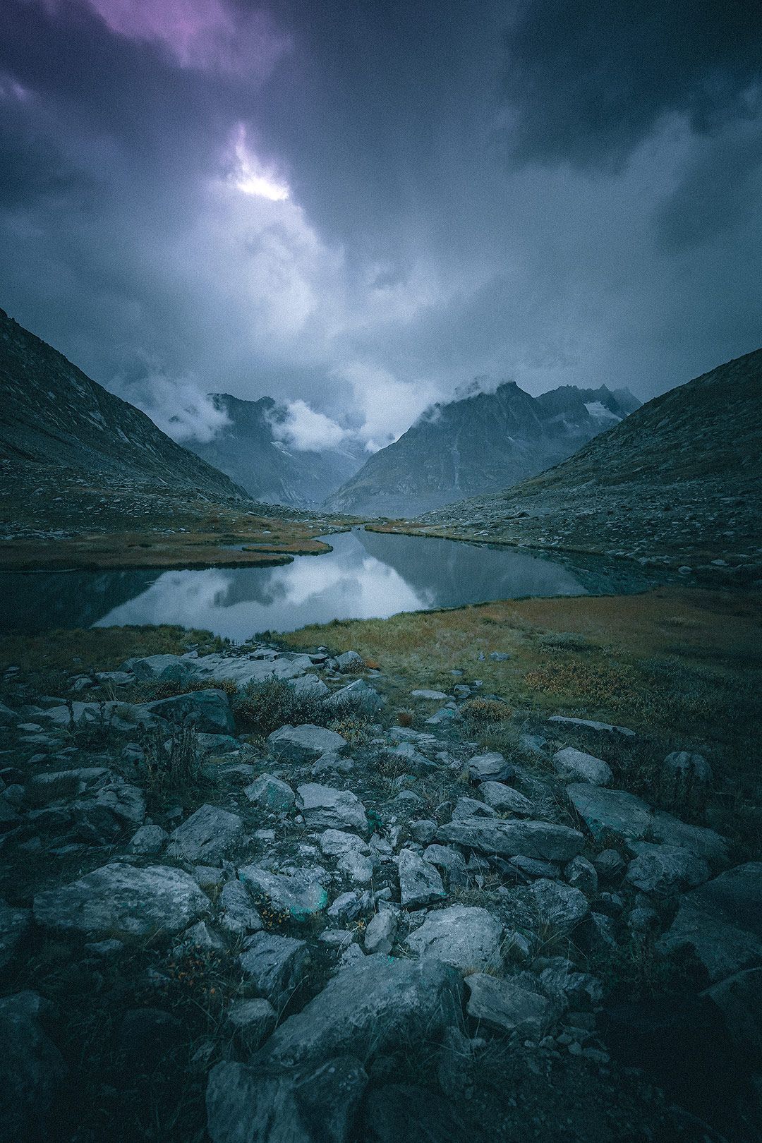 Gletschersee am Rande des Aletsch Gletschers, Schweiz