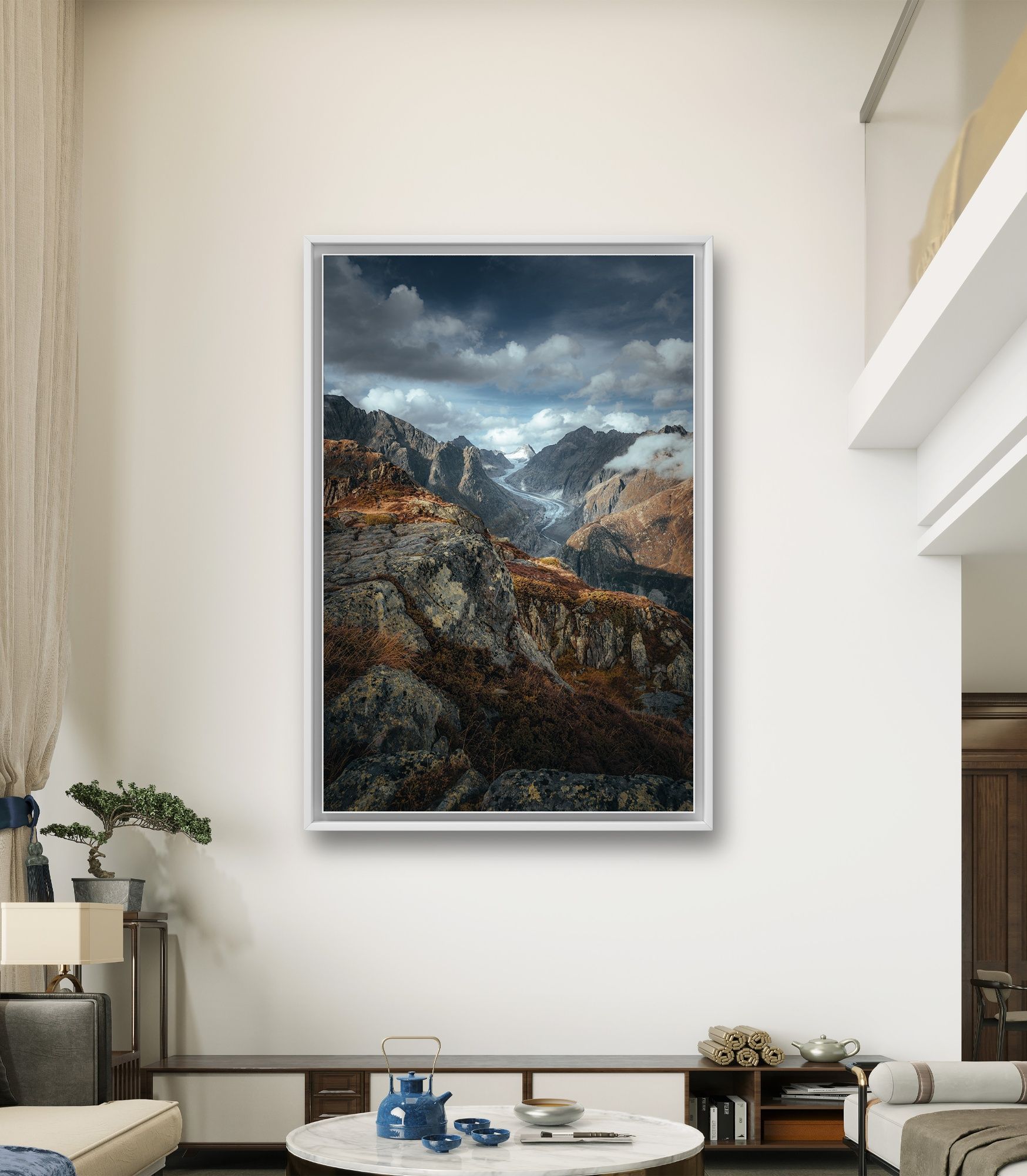 Landschaftsbild des Fiescher Gletschers als Wandbild in einem Wohnzimmer.