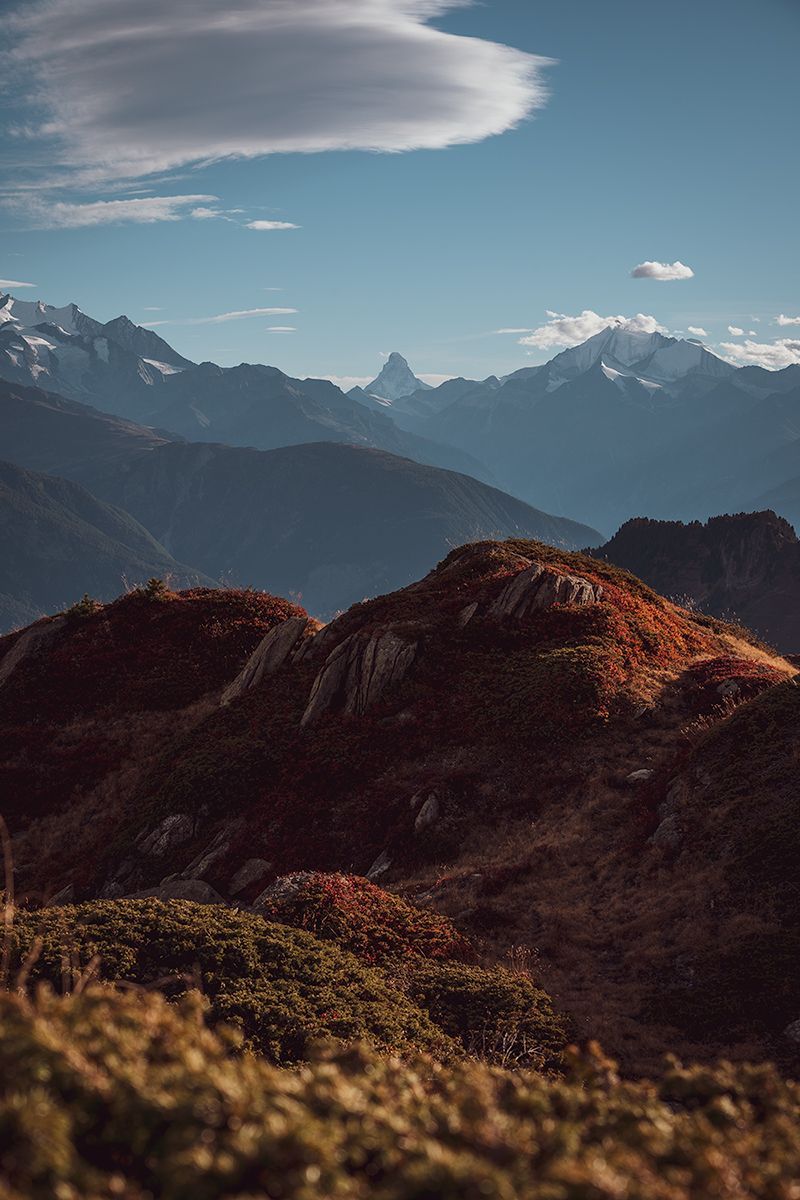 Beeindruckendes Matterhorn mit Tellerwolke am Himmel, Schweiz