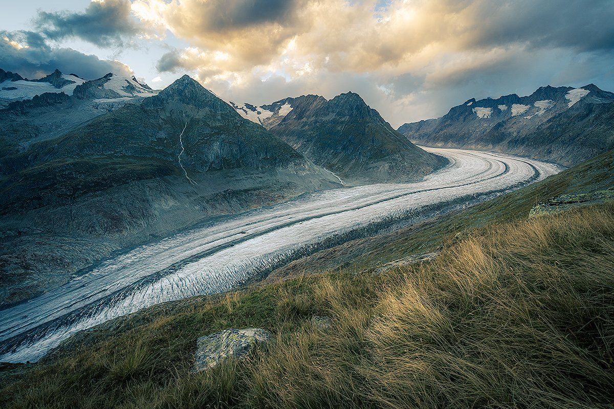 Der grosse Aletsch Gletscher zur goldenen Stunde, Schweiz
