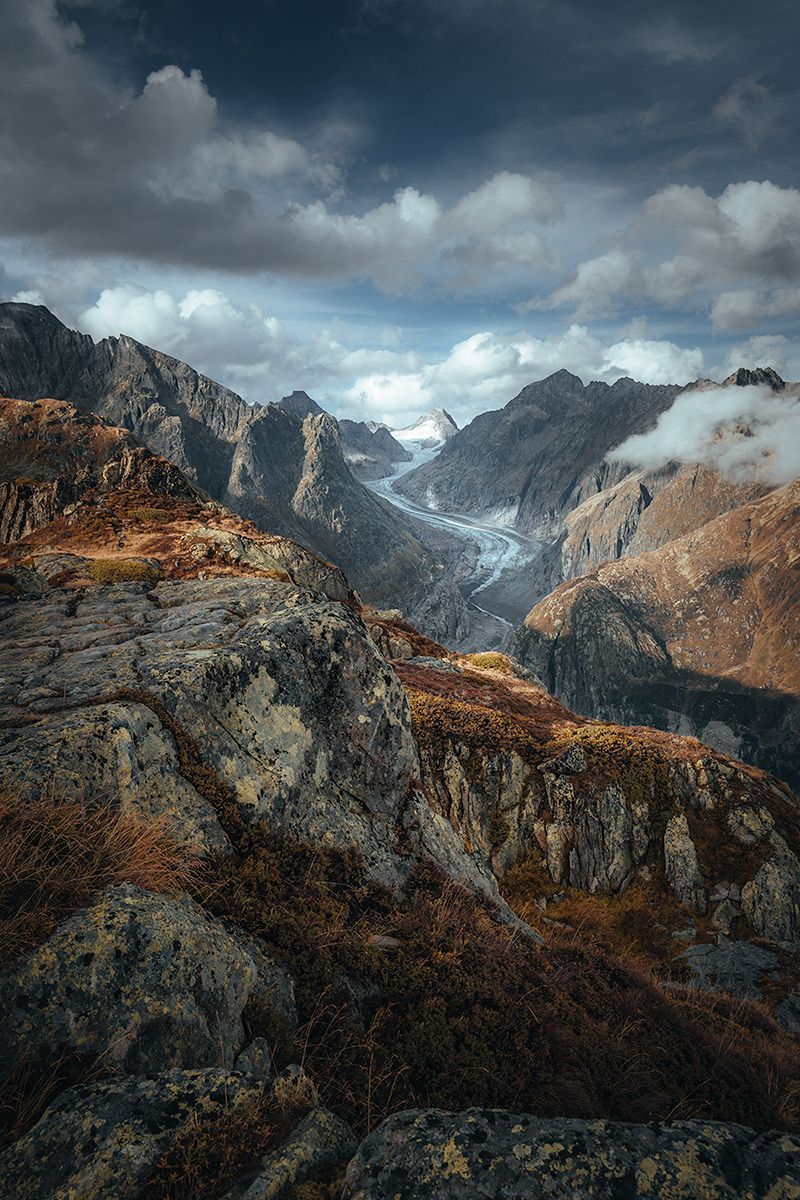 Der Fiescher Gletscher in herbstlichen Farben, Schweiz