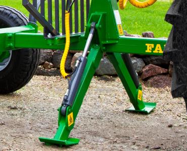 stabilisateurs grue remorque C5,3 T8 Farma vendue par Giraud matériels forestiers à Noirétable