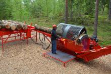 vue table d'alimentation HAKKIPILKE pour coupeur-fendeur commercialisé par giraud ànoirétable
