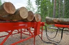 table d'amenage HAKKIPILKE pour coupeur-fendeur commercialisé par giraud matériel forestiers dans toute la France
