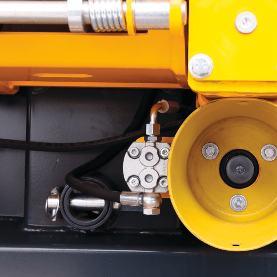 Pompe à engrenage intégrée détail Treuil UNIFOREST 65G vendu par giraud matériels forestiers