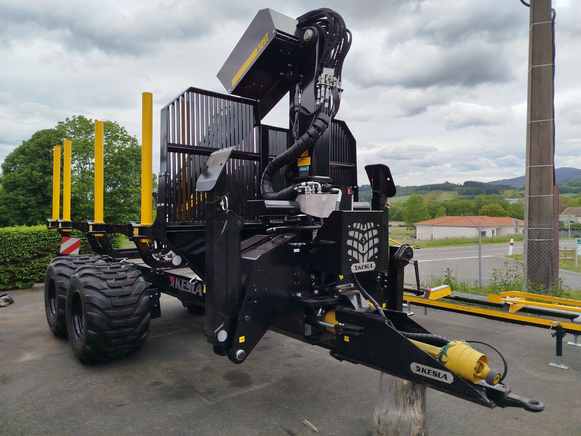 en savoir plus la remorques KESLA165 chez Giraud Forest à Noirétable