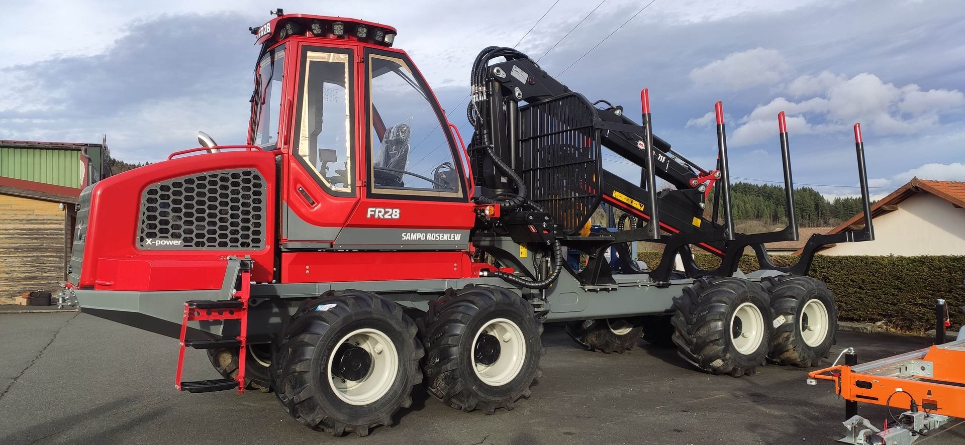 en savoir plus le porteur FR28 SAMPO ROSENLEW  chez GIRAUD FOREST pour découvrir et l'essayer sur votre terrain