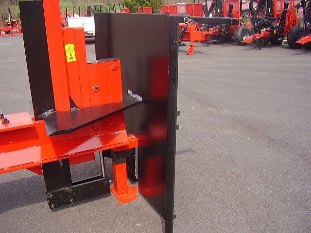 position transport  STCOC fendeuse OMA   par Giraud matériels forestiers