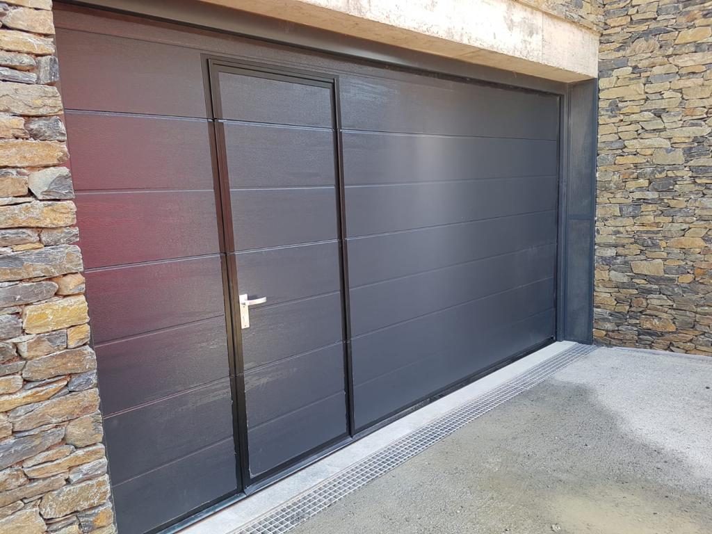 Servicio de instalación y elaboración de rejas fijas, practicables y de ballesta en Barcelona.