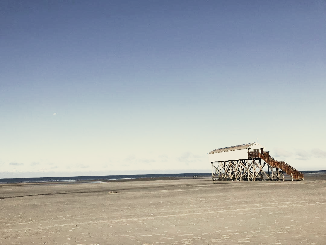 Nordsee, nordische Natur, Meer, Strand, Hügel, Windräder