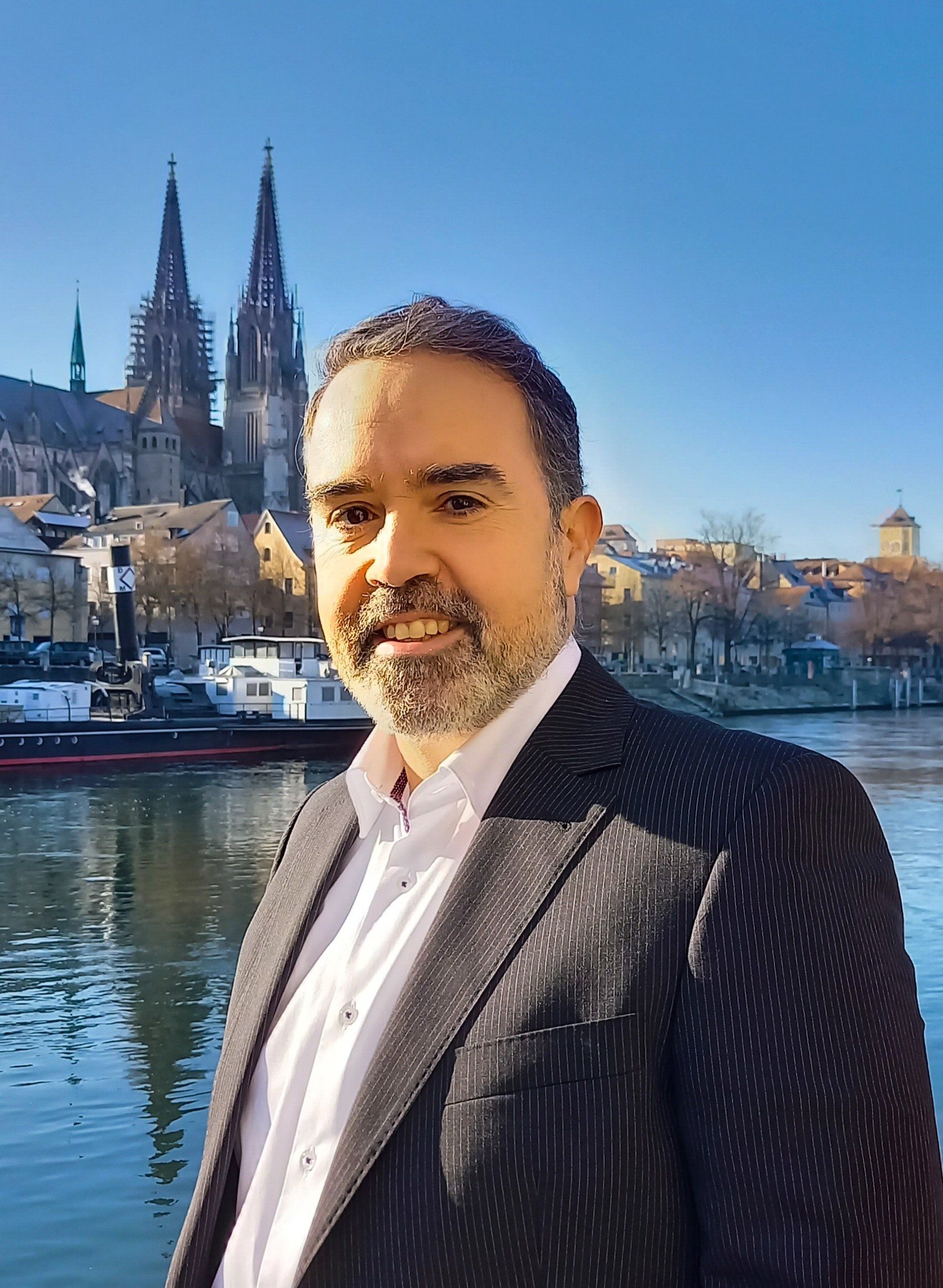 Pedro Martinez-Garcia, Übersetzer, Dolmetscher, Beglaubigte Übersetzungen, Übersetzer Regensburg, Übersetzer Oberpfalz, Übersetzer Bayern