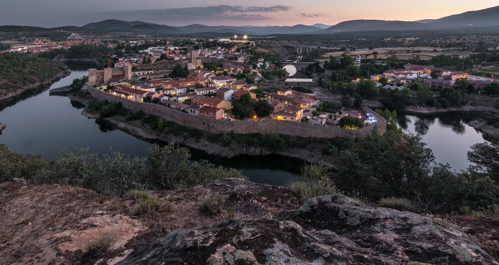 El río Lozoya a su paso por Buitrago de Lozoya.