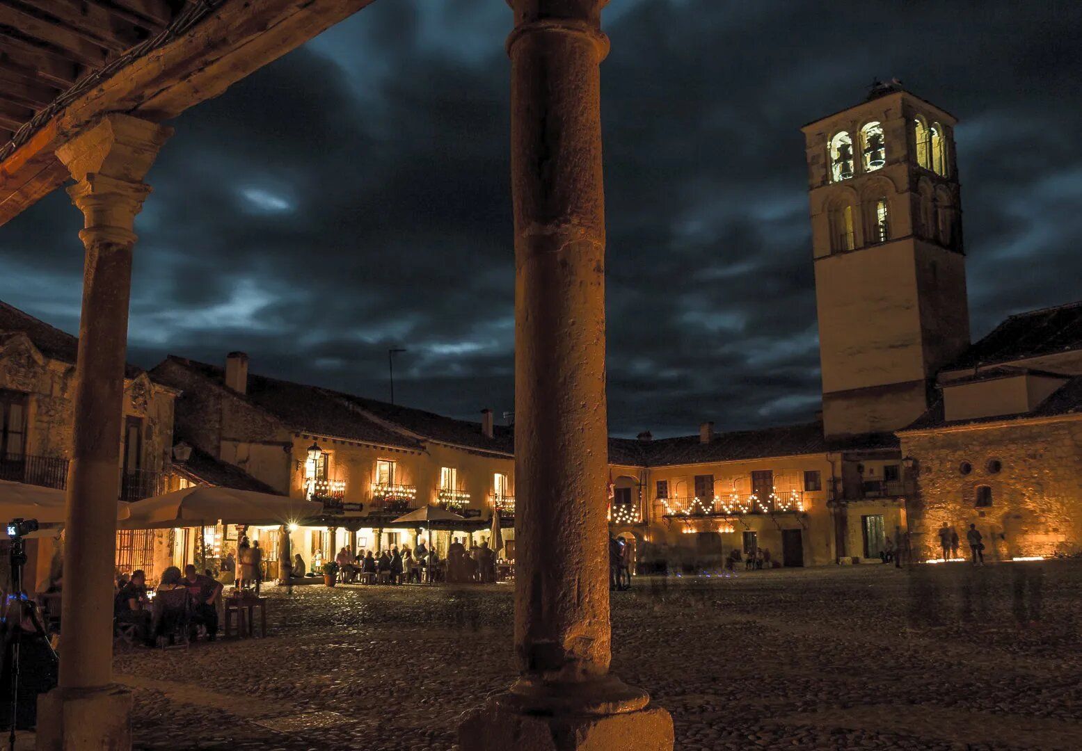 Nocturna de la plaza mayor de Pedraza