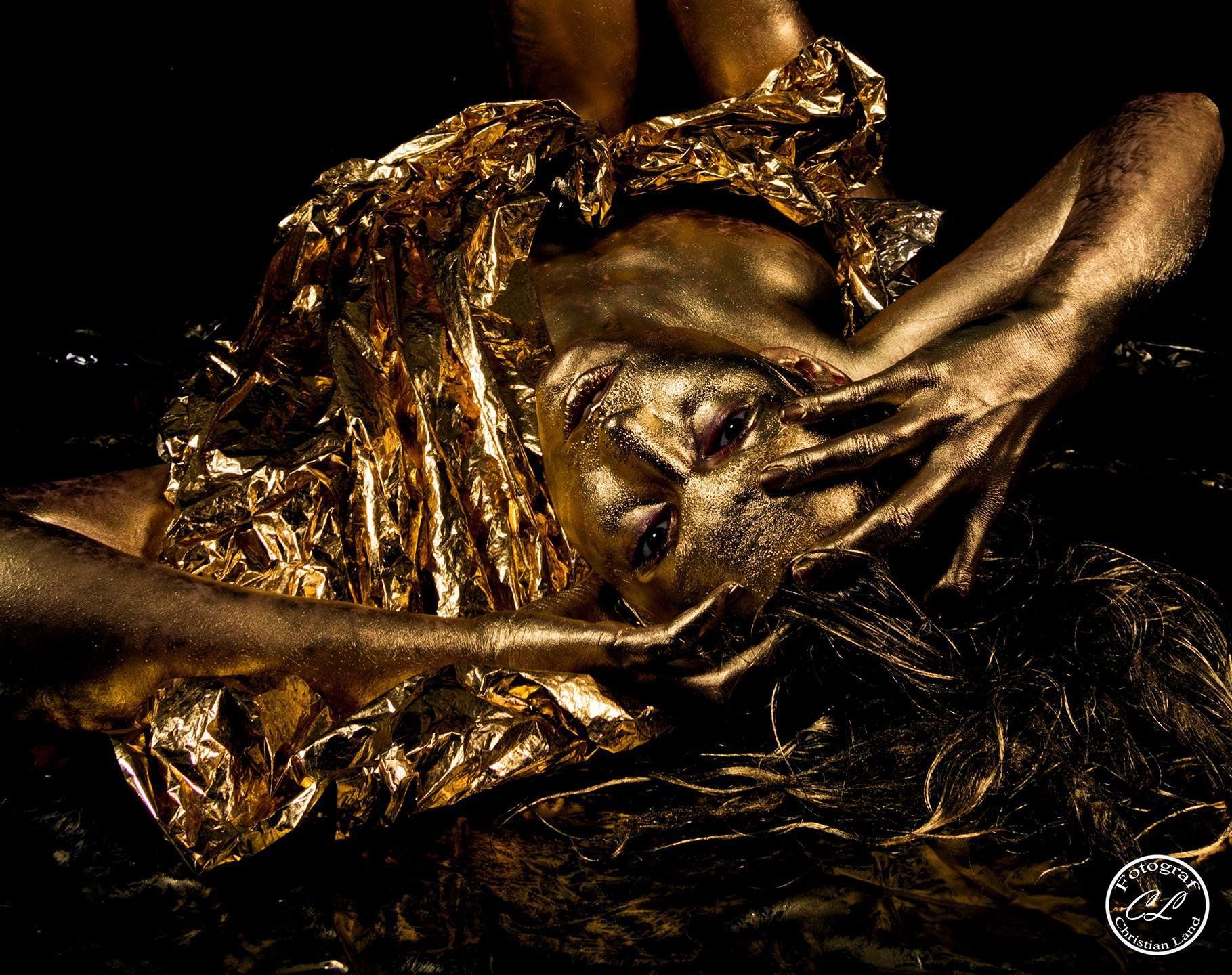 Gold-Body Paint