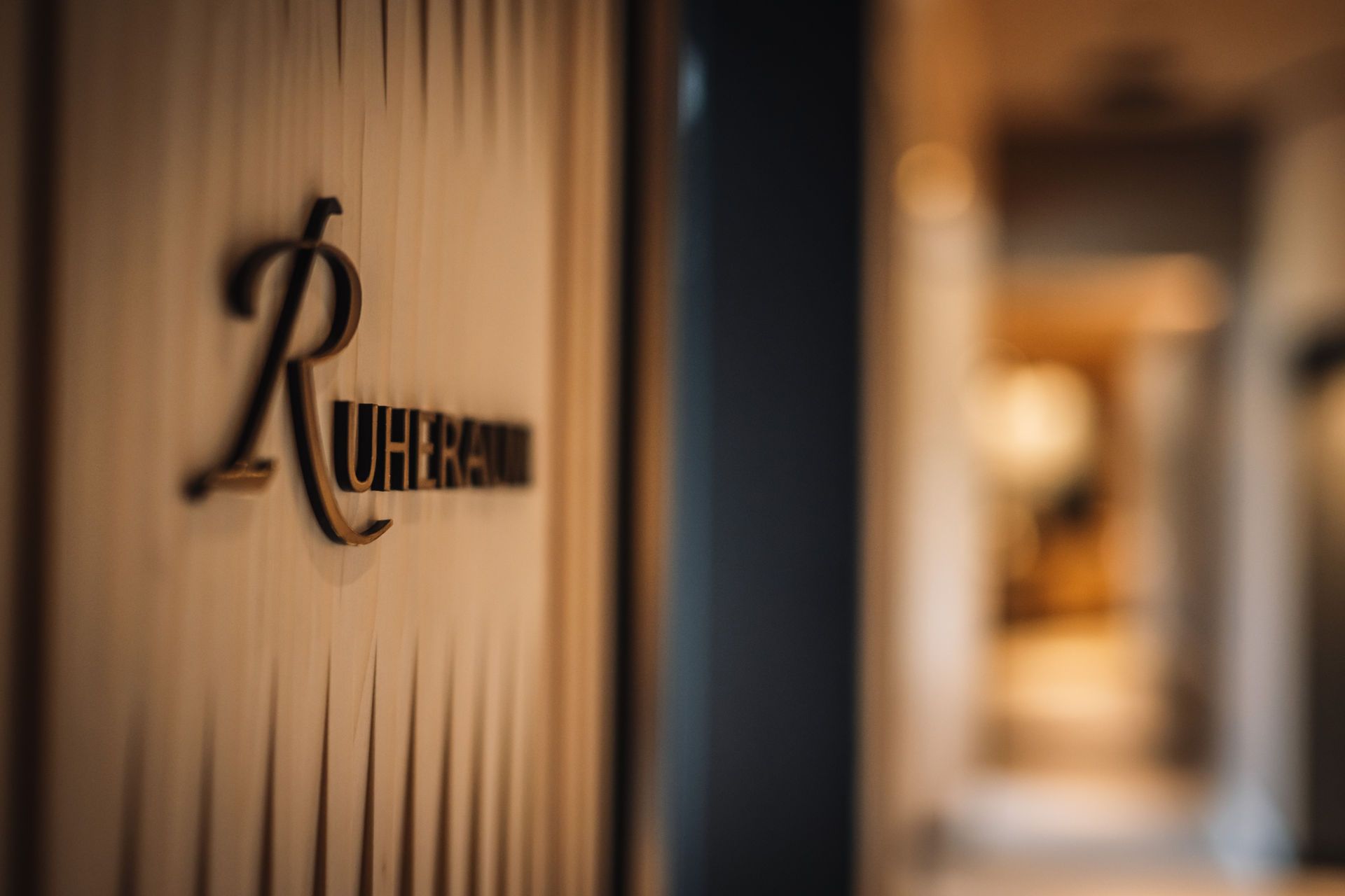 Fürstliches Golf-Resort Bad Waldsee, Golf, 45-Loch Golf-Anlage, LED Nachtgolf-Anlage, Golfschule, Golfturniere, New Course, Old Course, 9-Loch-Kurzplatz, Greenkeeping, Fürstlicher Golf-Club Oberschwaben, Fürstliches Golf-Hotel, Golf-Angebote, Golf-Schnupperkurse, Natur-Lehrpfad, Rund-Wanderwege, Kaffee, Restaurant, Vinothek, erlesene Weine, Bar, selbstgebackene Kuchen, Snacks, Mittagstisch, Sonnenterrasse, Gin - Greenkeeper's Cut, Bier vom Fass, kleine Gerichte, Burger, vegetarisch, vegan, Laktose frei, Gluten frei, Café-Restaurant Ausblick T-19, Restaurant im Hofgut