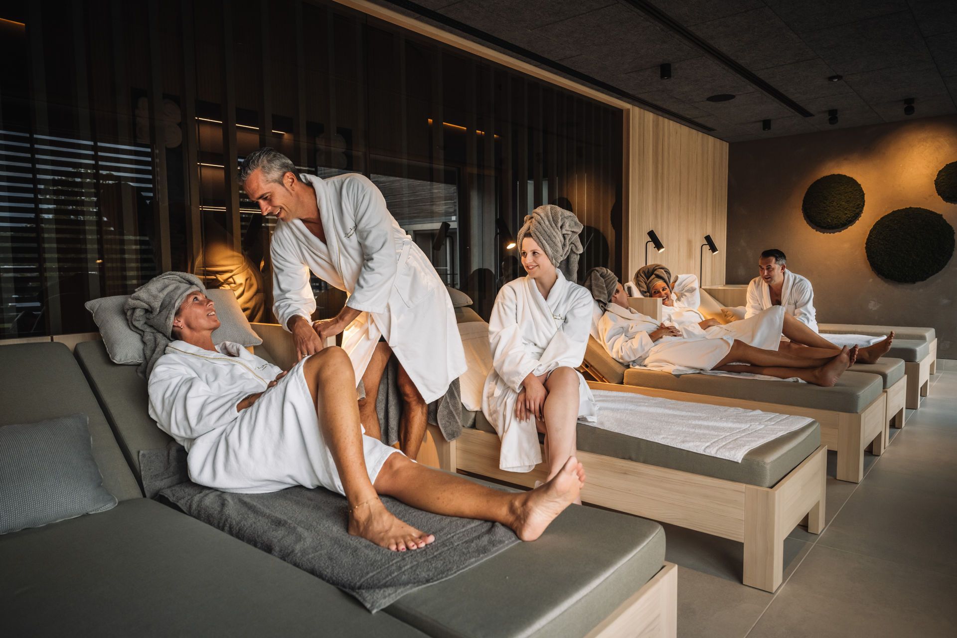 Fürstliches Golf-Resort Bad Waldsee, Golf, 45-Loch Golf-Anlage, LED Nachtgolf-Anlage, Golfschule, Golfturniere, New Course, Old Course, 9-Loch-Kurzplatz, Greenkeeping, Fürstlicher Golf-Club Oberschwaben, Fürstliches Golf-Hotel, Golf-Angebote, Golf-Schnupperkurse, Natur-Lehrpfad, Rund-Wanderwege, Kaffee, Restaurant, Vinothek, erlesene Weine, Bar, selbstgebackene Kuchen, Snacks, Mittagstisch, Sonnenterrasse, Gin - Greenkeeper's Cut, Bier vom Fass, kleine Gerichte, Burger, vegetarisch, vegan, Laktose frei, Gluten frei, Café-Restaurant Ausblick T-19, Restaurant im Hofgut