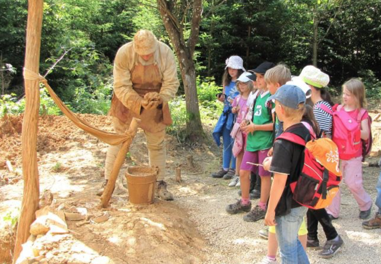 Fürstliches Golf-Resort Bad Waldsee, Golf, 45-Loch Golf-Anlage, LED Nachtgolf-Anlage, Golfschule, Golfturniere, New Course, Old Course, 9-Loch-Kurzplatz, Greenkeeping, Fürstlicher Golf-Club Oberschwaben, Fürstliches Golf-Hotel, Golf-Angebote, Golf-Schnupperkurse, Natur-Lehrpfad, Rund-Wanderwege, Kaffee, Restaurant, Vinothek, erlesene Weine, Bar, selbstgebackene Kuchen, Snacks, Mittagstisch, Sonnenterrasse, Gin - Greenkeeper's Cut, Bier vom Fass, kleine Gerichte, Burger, vegetarisch, vegan, Laktose frei, Gluten frei, Café-Restaurant Ausblick T-19, Restaurant im Hofgut