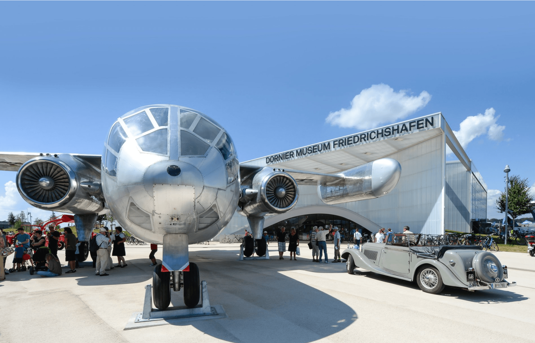 Fürstliches Golf-Resort Bad Waldsee, Golf, 45-Loch Golf-Anlage, LED Nachtgolf-Anlage, Golfschule, Golfturniere, New Course, Old Course, 9-Loch-Kurzplatz, Greenkeeping, Fürstlicher Golf-Club Oberschwaben, Fürstliches Golf-Hotel, Golf-Angebote, Golf-Schnupperkurse, Natur-Lehrpfad, Rund-Wanderwege, Kaffee, Restaurant, Vinothek, erlesene Weine, Bar, selbstgebackene Kuchen, Snacks, Mittagstisch, Sonnenterrasse, Gin - Greenkeeper's Cut, Bier vom Fass, kleine Gerichte, Burger, vegetarisch, vegan, Laktose frei, Gluten frei, Café-Restaurant Ausblick T-19, Restaurant im Hofgut