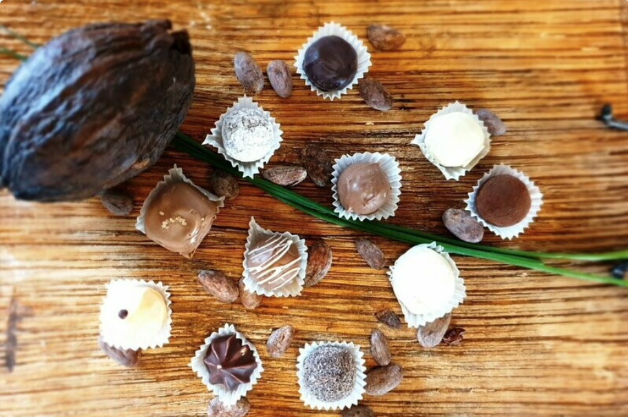 Fürstliches Golf-Resort Bad Waldsee, Golf, 45-Loch Golf-Anlage, LED Nachtgolf-Anlage, Golfschule, Golfturniere, New Course, Old Course, 9-Loch-Kurzplatz, Greenkeeping, Fürstlicher Golf-Club Oberschwaben, Fürstliches Golf-Hotel, Golf-Angebote, Golf-Schnupperkurse, Natur-Lehrpfad, Rund-Wanderwege, Kaffee, Restaurant, Vinothek, erlesene Weine, Bar, selbstgebackene Kuchen, Snacks, Mittagstisch, Sonnenterrasse, Gin - Greenkeeper's Cut, Bier vom Fass, kleine Gerichte, Burger, vegetarisch, vegan, Laktose frei, Gluten frei, Café-Restaurant Ausblick T-19, Restaurant im Hofgut