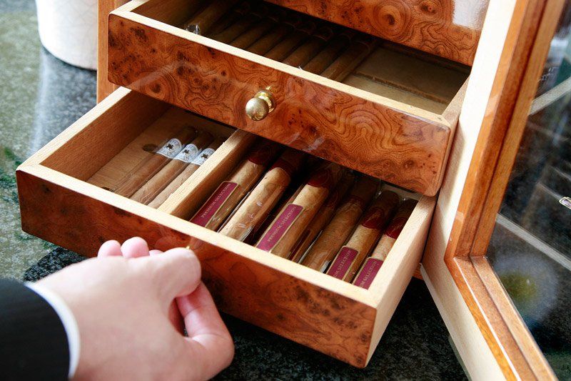 Fürstliches Golf-Resort Bad Waldsee, Golf, 45-Loch Golf-Anlage, LED Nachtgolf-Anlage, Golfschule, Golfturniere, New Course, Old Course, 9-Loch-Kurzplatz, Greenkeeping, Fürstlicher Golf-Club Oberschwaben, Fürstliches Golf-Hotel, Golf-Angebote, Golf-Schnupperkurse, Natur-Lehrpfad, Rund-Wanderwege, Kaffee, Restaurant, Vinothek, erlesene Weine, Bar, selbstgebackene Kuchen, Snacks, Mittagstisch, Sonnenterrasse, Gin - Greenkeeper's Cut, Bier vom Fass, kleine Gerichte, Burger, vegetarisch, vegan, Laktose frei, Gluten frei, Café-Restaurant Ausblick T-19, Restaurant im Hofgut