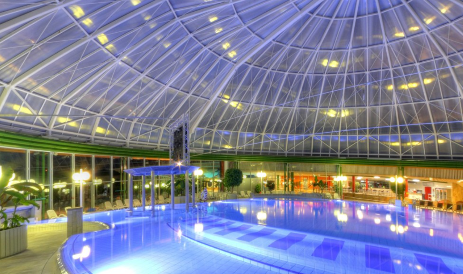 Fürstliches Golf-Resort Bad Waldsee, Golf, 45-Loch Golf-Anlage, LED Nachtgolf-Anlage, Golfschule, Golfturniere, New Course, Old Course, 9-Loch-Kurzplatz, Greenkeeping, Fürstlicher Golf-Club Oberschwaben, Fürstliches Golf-Hotel, Golf-Angebote, Golf-Schnupperkurse, Natur-Lehrpfad, Rund-Wanderwege, Kaffee, Restaurant, Vinothek, erlesene Weine, Bar, selbstgebackene Kuchen, Snacks, Mittagstisch, Sonnenterrasse, Gin - Greenkeeper's Cut, Bier vom Fass, kleine Gerichte, Burger, vegetarisch, vegan, Laktose frei, Gluten frei, Café-Restaurant Ausblick T-19, Restaurant im Hofgut