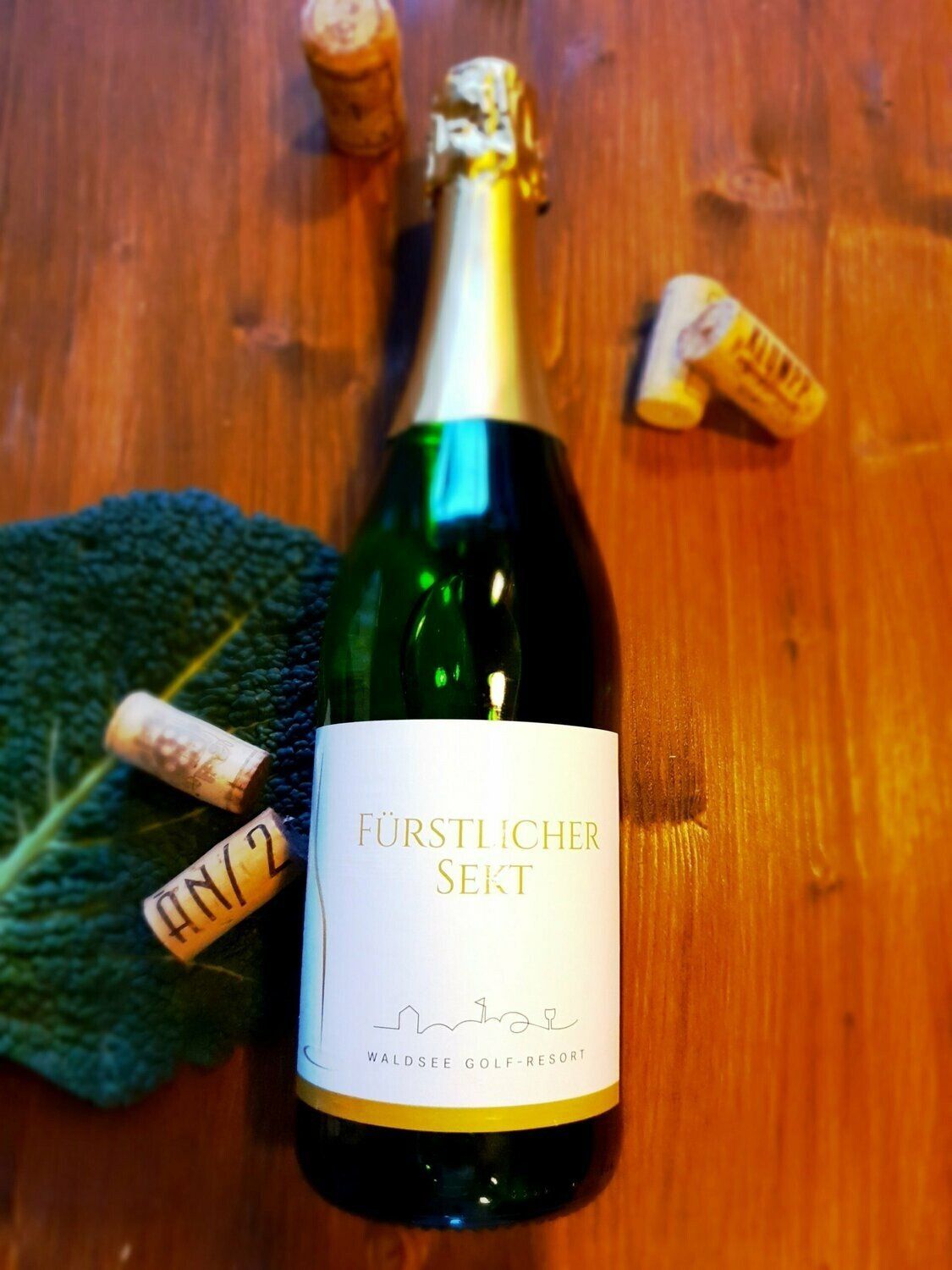 Fürstliches Golf-Resort Bad Waldsee, Golf, 45-Loch Golf-Anlage, LED Nachtgolf-Anlage, Golfschule, Golfturniere, New Course, Old Course, 9-Loch-Kurzplatz, Greenkeeping, Fürstlicher Golf-Club Oberschwaben, Fürstliches Golf-Hotel, Golf-Angebote, Golf-Schnupperkurse, Natur-Lehrpfad, Rund-Wanderwege, Kaffee, Restaurant, Vinothek, erlesene Weine, Bar, selbstgebackene Kuchen, Snacks, Mittagstisch, Sonnenterrasse, Gin - Greenkeeper's Cut, Bier vom Fass, kleine Gerichte, Burger, vegetarisch, vegan, Laktose frei, Gluten frei, Café-Restaurant Ausblick T-19, Restaurant im Hofgut