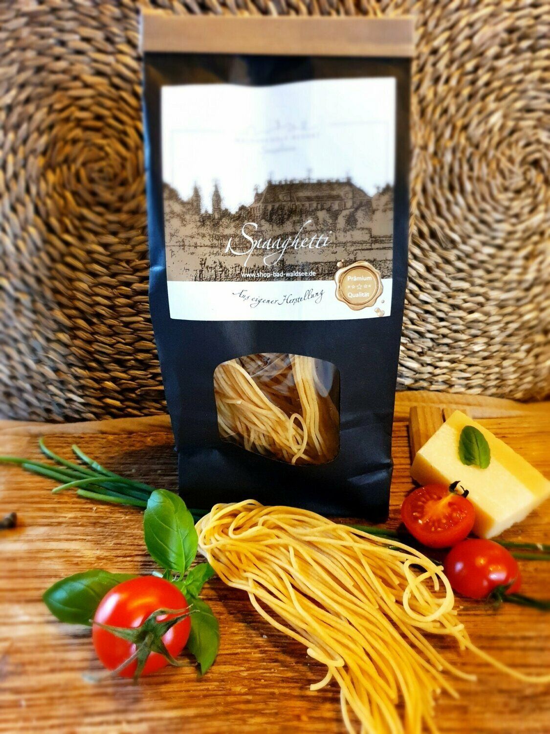 Fürstliches Golf-Resort Bad Waldsee, Golf, 45-Loch Golf-Anlage, LED Nachtgolf-Anlage, Golfschule, Golfturniere, New Course, Old Course, 9-Loch-Kurzplatz, Greenkeeping, Fürstlicher Golf-Club Oberschwaben, Fürstliches Golf-Hotel, Golf-Angebote, Golf-Schnupperkurse, Natur-Lehrpfad, Rund-Wanderwege, Kaffee, Restaurant, Vinothek, erlesene Weine, Bar, selbstgebackene Kuchen, Snacks, Mittagstisch, Sonnenterrasse, Gin - Greenkeeper's Cut, Bier vom Fass, kleine Gerichte, Burger, vegetarisch, vegan, Laktose frei, Gluten frei, Café-Restaurant Ausblick T-19, Restaurant im Hofgut