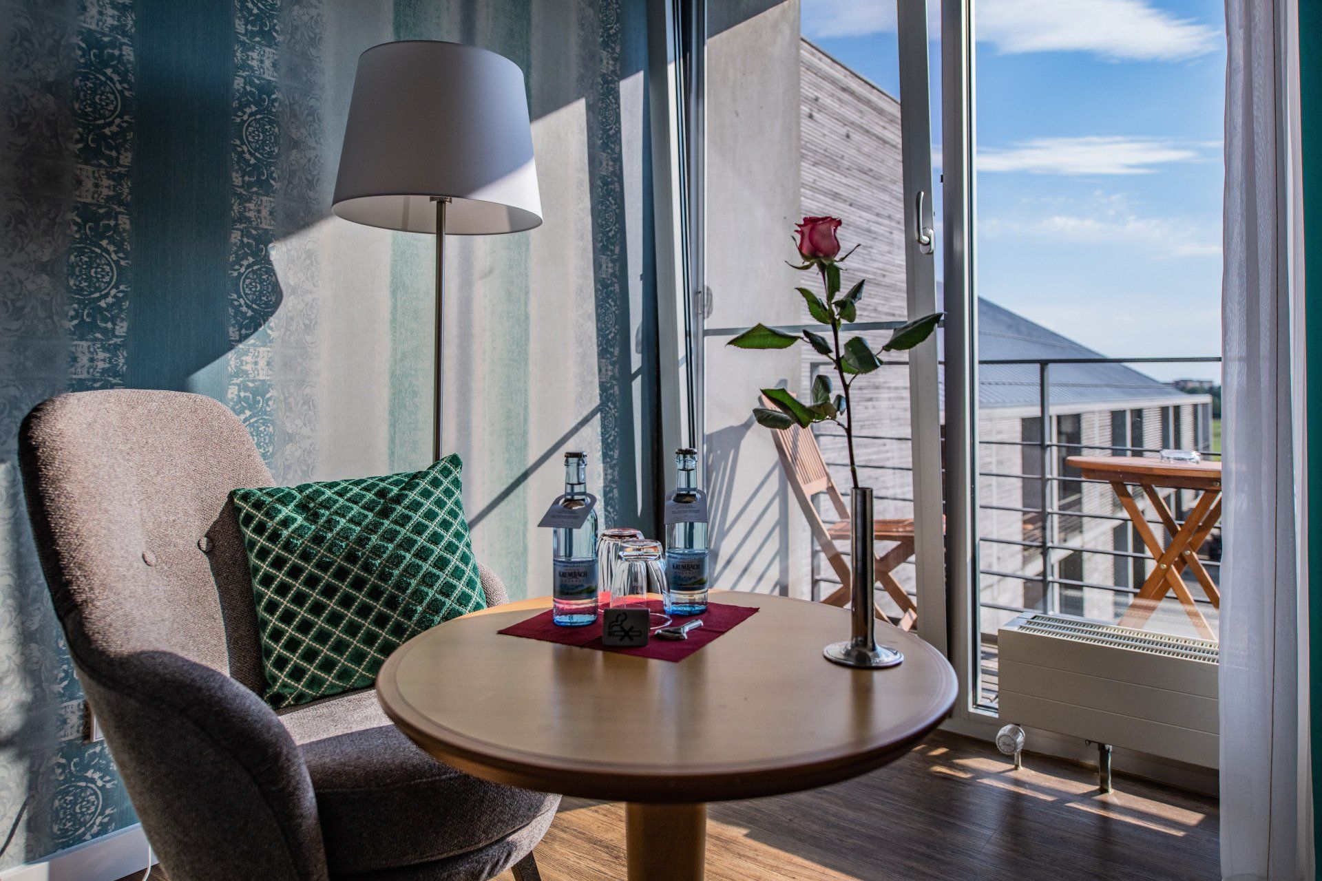 Fürstliches Golf-Resort Bad Waldsee, Golf, 45-Loch Golf-Anlage, LED Nachtgolf-Anlage, Golfschule, Golfturniere, New Course, Old Course, 9-Loch-Kurzplatz, Greenkeeping, Fürstlicher Golf-Club Oberschwaben, Fürstliches Golf-Hotel, Golf-Angebote, Golf-Schnupperkurse, Natur-Lehrpfad, Rund-Wanderwege, Kaffee, Restaurant, Vinothek, erlesene Weine, Bar, selbstgebackene Kuchen, Snacks, Mittagstisch, Sonnenterrasse, Gin - Greenkeeper's Cut, Bier vom Fass, kleine Gerichte, Burger, vegetarisch, vegan, Laktose frei, Gluten frei, Café-Restaurant Ausblick T-19, Restaurant im Hofgut