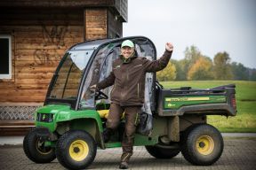 Fürstliches Golf-Resort Bad Waldsee, Golf, 45-Loch Golf-Anlage, LED Nachtgolf-Anlage, Golfschule, Golfturniere, New Course, Old Course, 9-Loch-Kurzplatz, Greenkeeping, Fürstlicher Golf-Club Oberschwaben, Fürstliches Golf-Hotel, Golf-Angebote, Golf-Schnupperkurse, Natur-Lehrpfad, Rund-Wanderwege, Kaffee, Restaurant, Vinothek, erlesene Weine, Bar, selbstgebackene Kuchen, Snacks, Mittagstisch, Sonnenterrasse, Gin - Greenkeeper's Cut, Bier vom Fass, kleine Gerichte, Burger, vegetarisch, vegan, Laktose frei, Gluten frei, Café-Restaurant Ausblick T-19, Restaurant im Hofgut