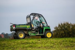 Fürstliches Golf-Resort Bad Waldsee, Golf, 45-Loch Golf-Anlage, LED Nachtgolf-Anlage, Golfschule, Golfturniere, New Course, Old Course, 9-Loch-Kurzplatz, Greenkeeping, Fürstlicher Golf-Club Oberschwaben, Fürstliches Golf-Hotel, Golf-Angebote, Golf-Schnupperkurse, Natur-Lehrpfad, Rund-Wanderwege, Kaffee, Restaurant, Vinothek, erlesene Weine, Bar, selbstgebackene Kuchen, Snacks, Mittagstisch, Sonnenterrasse, Gin - Greenkeeper's Cut, Bier vom Fass, kleine Gerichte, Burger, vegetarisch, vegan, Laktose frei, Gluten frei, Café-Restaurant Ausblick T-19, Restaurant im Hofgut