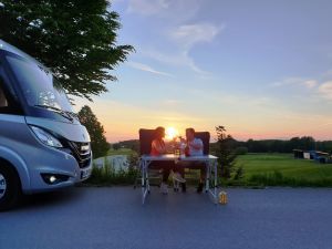 Wohnmobil Stellplatz, Golfen, Golfhotel, Fürstliches Golf- und Natur-Resort Bad Waldsee, Genuss, Romantisches Wochenende, Golfkurse,Oberschwaben,Allgäu, Ausblick-T19, Restaurant im Hofgut, Sonnenterrasse, Kamin, Gourmet, Fürstlich, Spezialitäten Restaurant, Kurzurlaub, Sportpark, Natur-Resort, Bodensee, tolle Events, Schnitzeljagd, Wildkräuter, Wildtiere, Rote Liste Pflanzen, Naturlehrpfad, Waldsofa