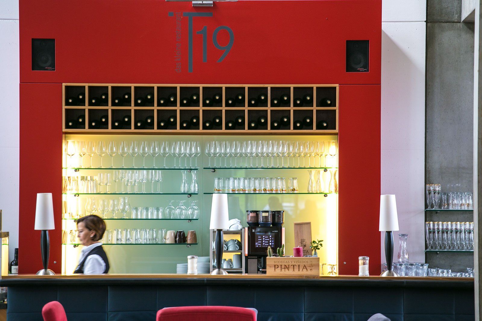 Fürstliches Golf-Resort Bad Waldsee, Golf, 45-Loch Golf-Anlage, LED Nachtgolf-Anlage, Golfschule, Golfturniere, New Course, Old Course, 9-Loch-Kurzplatz, Greenkeeping, Fürstlicher Golf-Club Oberschwaben, Fürstliches Golf-Hotel, Golf-Angebote, Golf-Schnupperkurse, Natur-Lehrpfad, Rund-Wanderwege, Kaffee, Restaurant, Vinothek, erlesene Weine, Bar, selbstgebackene Kuchen, Snacks, Mittagstisch, Sonnenterrasse, Gin - Greenkeeper's Cut, Bier vom Fass, kleine Gerichte, Burger, vegetarisch, vegan, Laktose frei, Gluten frei, Café-Restaurant Ausblick T-19, Restaurant im Hofgut