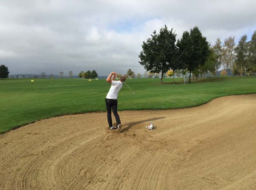 Fürstliches Golf-Resort Bad Waldsee, Golf, 45-Loch Golf-Anlage, LED Nachtgolf-Anlage, Golfschule, Golfturniere, New Course, Old Course, 9-Loch-Kurzplatz, Greenkeeping, Fürstlicher Golf-Club Oberschwaben, Fürstliches Golf-Hotel, Golf-Angebote, Golf-Schnupperkurse, Natur-Lehrpfad, Rund-Wanderwege, Kaffee, Restaurant, Vinothek, erlesene Weine, Bar, selbstgebackene Kuchen, Snacks, Mittagstisch, Sonnenterrasse, Gin - Greenkeeper's Cut, Bier vom Fass, kleine Gerichte, Burger, vegetarisch, vegan, Laktose frei, Gluten frei, Café-Restaurant Ausblick T-19, Restaurant im Hofgut