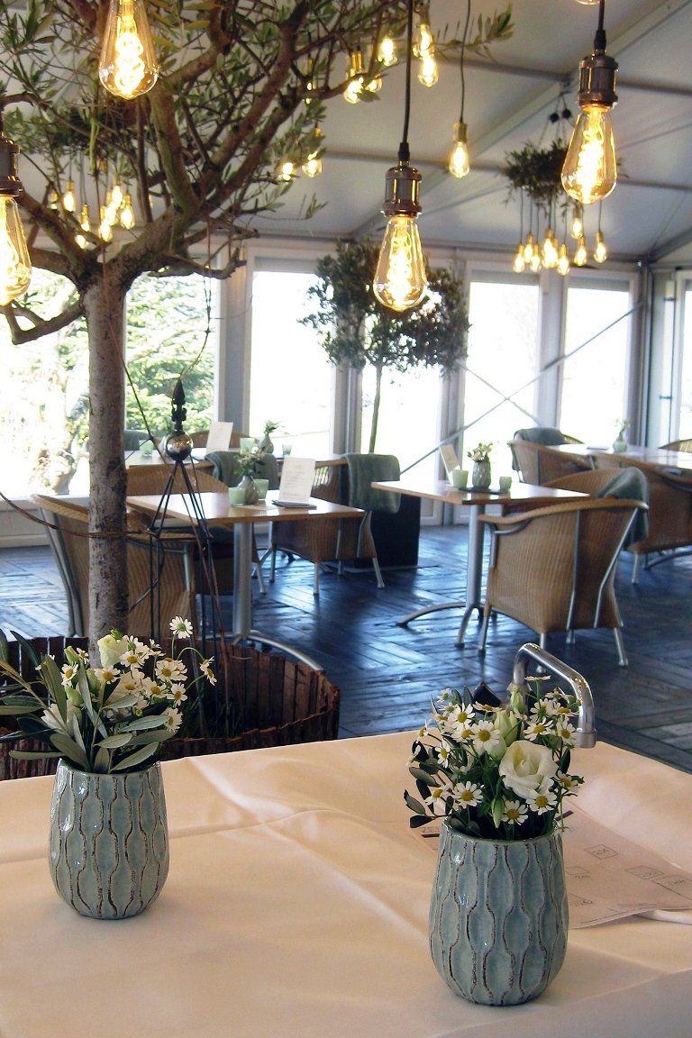 Fürstliches Golf-Resort Bad Waldsee, Golf, 45-Loch Golf-Anlage, LED Nachtgolf-Anlage, Golfschule, Golfturniere, New Course, Old Course, 9-Loch-Kurzplatz, Greenkeeping, Fürstlicher Golf-Club Oberschwaben, Fürstliches Golf-Hotel, Golf-Angebote, Golf-Schnupperkurse, Natur-Lehrpfad, Rund-Wanderwege, Kaffee, Restaurant, Vinothek, erlesene Weine, Bar, selbstgebackene Kuchen, Snacks, Mittagstisch, Sonnenterrasse, Gin - Greenkeeper's Cut, Bier vom Fass, kleine Gerichte, Burger, vegetarisch, vegan, Laktose frei, Gluten frei, Café-Restaurant Ausblick T-19, Restaurant im Hofgut