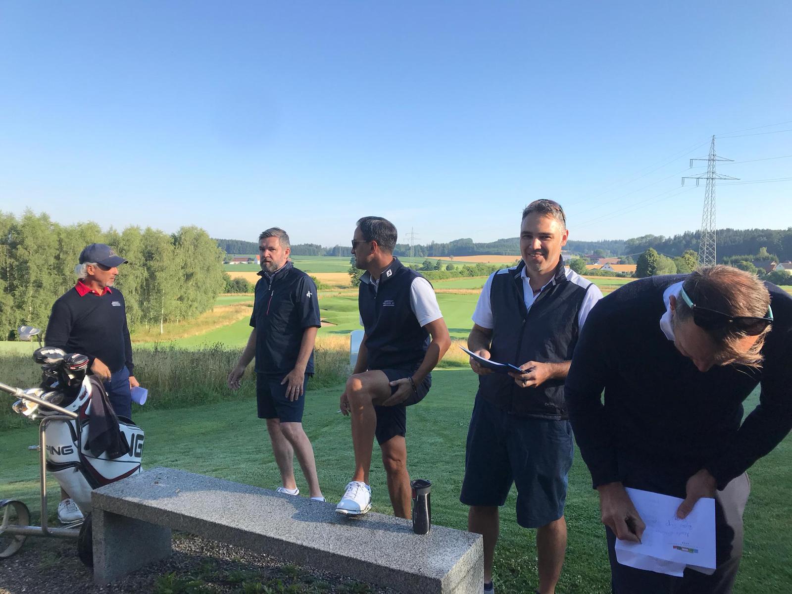 Fürstliches Golf-Resort Bad Waldsee, Golf, 45-Loch Golf-Anlage, LED Nachtgolf-Anlage, Golfschule, Golfturniere, New Course, Old Course, 9-Loch-Kurzplatz, Greenkeeping, Fürstlicher Golf-Club Oberschwaben, Fürstliches Golf-Hotel, Golf-Angebote, Golf-Schnupperkurse, Natur-Lehrpfad, Rund-Wanderwege, Kaffee, Restaurant, Vinothek, erlesene Weine, Bar, selbstgebackene Kuchen, Snacks, Mittagstisch, Sonnenterrasse, Gin - Greenkeeper's Cut, Bier vom Fass, kleine Gerichte, Burger, vegetarisch, vegan, Laktose frei, Gluten frei, Café-Restaurant Ausblick T-19, Restaurant im Hofgut