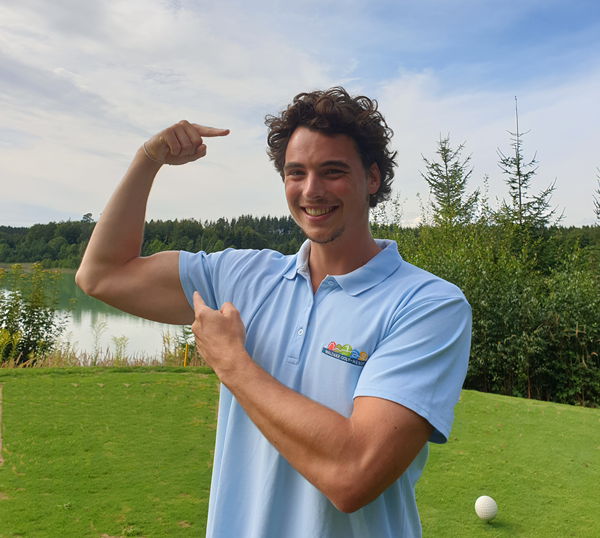 Fürstliches Golf-Resort Bad Waldsee, Golf, 45-Loch Golf-Anlage, LED Nachtgolf-Anlage, Golfschule, Golfturniere, New Course, Old Course, 9-Loch-Kurzplatz, Greenkeeping, Fürstlicher Golf-Club Oberschwaben, Fürstliches Golf-Hotel, Golf-Angebote, Golf-Schnupperkurse, Natur-Lehrpfad, Rund-Wanderwege, Kaffee, Restaurant, Vinothek, erlesene Weine, Bar, selbstgebackene Kuchen, Snacks, Mittagstisch, Sonnenterrasse, Gin - Greenkeeper's Cut, Bier vom Fass, kleine Gerichte, Burger, vegetarisch, vegan, Laktose frei, Gluten frei, Café-Restaurant Ausblick T-19, Restaurant im Hofgut