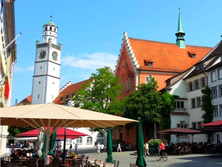 Fürstliches Golf-Resort Bad Waldsee, Golf, 45-Loch Golf-Anlage, LED Nachtgolf-Anlage, Golfschule, Golfturniere, New Course, Old Course, 9-Loch-Kurzplatz, Greenkeeping, Fürstlicher Golf-Club Oberschwaben, Fürstliches Golf-Hotel, Golf-Angebote, Golf-Schnupperkurse, Natur-Lehrpfad, Rund-Wanderwege, Kaffee, Restaurant, Vinothek, erlesene Weine, Bar, selbstgebackene Kuchen, Snacks, Mittagstisch, Sonnenterrasse, Gin - Greenkeeper's Cut, Bier vom Fass, kleine Gerichte, Burger, vegetarisch, vegan, Laktose frei, Gluten frei, Café-Restaurant Ausblick T-19, Restaurant im Hofgut