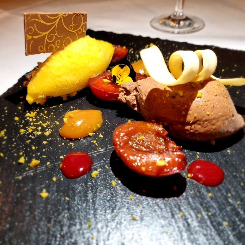 Fürstliches Golf-Resort Bad Waldsee, Golf, 45-Loch Golf-Anlage, LED Nachtgolf-Anlage, Golfschule, Golfturniere, New Course, Old Course, 9-Loch-Kurzplatz, Greenkeeping, Fürstlicher Golf-Club Oberschwaben, Fürstliches Golf-Hotel, Golf-Angebote, Golf-Schnupperkurse, Natur-Lehrpfad, Rund-Wanderwege, Kaffee, Restaurant, Vinothek, erlesene Weine, Bar, selbstgebackene Kuchen, Snacks, Mittagstisch, Sonnenterrasse, Gin - Greenkeeper's Cut, Bier vom Fass, kleine Gerichte, Burger, vegetarisch, vegan, Laktose frei, Gluten frei, Café-Restaurant Ausblick T-19, Restaurant im Hofgut