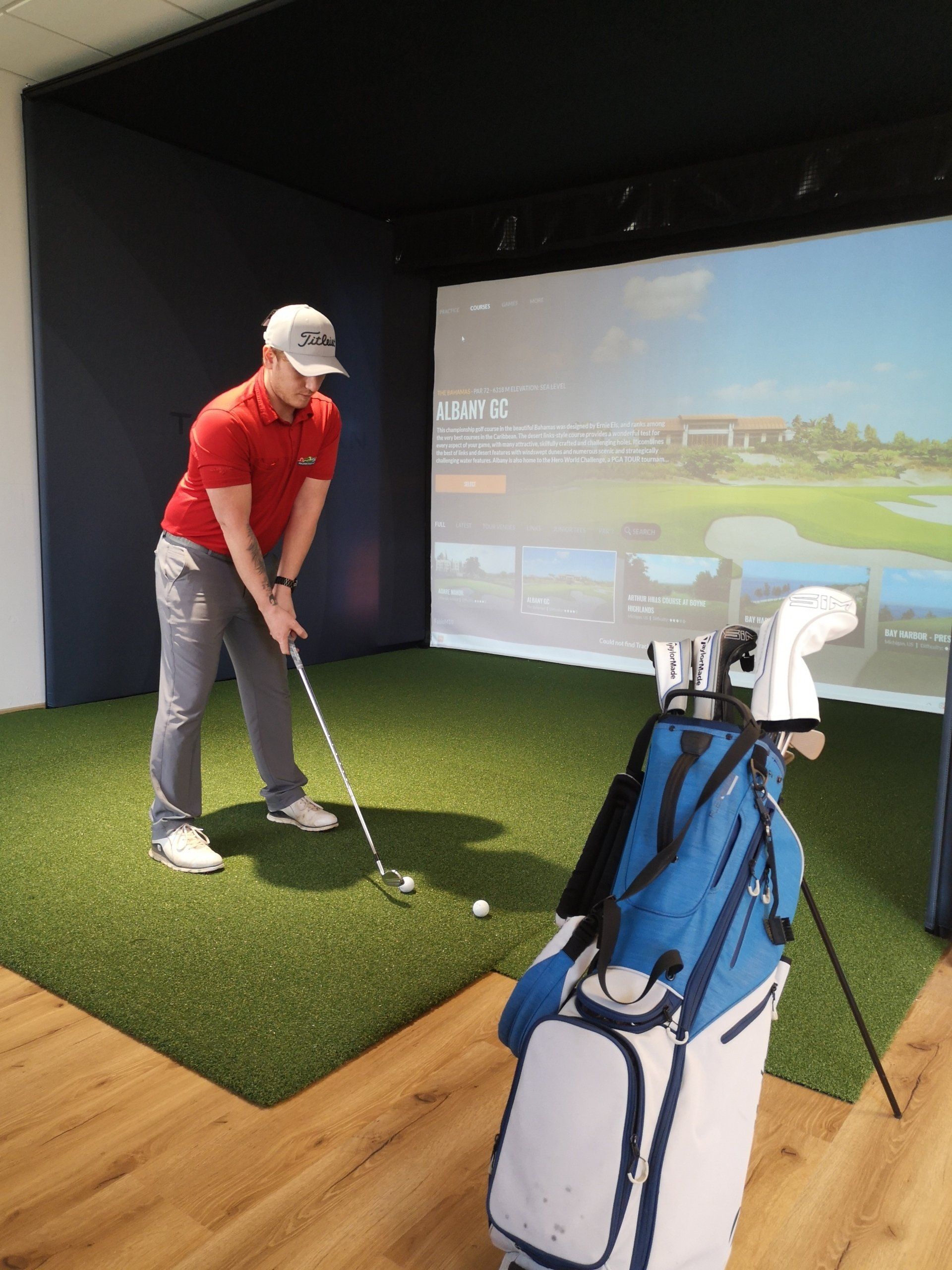 Fürstliches Golf-Resort Bad Waldsee, Golf, 45-Loch Golf-Anlage, LED Nachtgolf-Anlage, Golfschule, Golfturniere, New Course, Old Course, 9-Loch-Kurzplatz, Greenkeeping, Fürstlicher Golf-Club Oberschwaben, Fürstliches Golf-Hotel, Golf-Angebote, Golf-Schnupperkurse, Natur-Lehrpfad, Rund-Wanderwege, Kaffee, Restaurant, Vinothek, erlesene Weine, Bar, selbstgebackene Kuchen, Snacks, Mittagstisch, Sonnenterrasse, Gin - Greenkeeper's Cut, Bier vom Fass, kleine Gerichte, Burger, vegetarisch, vegan, Laktose frei, Gluten frei, Café-Restaurant Ausblick T-19, Restaurant im Hofgut