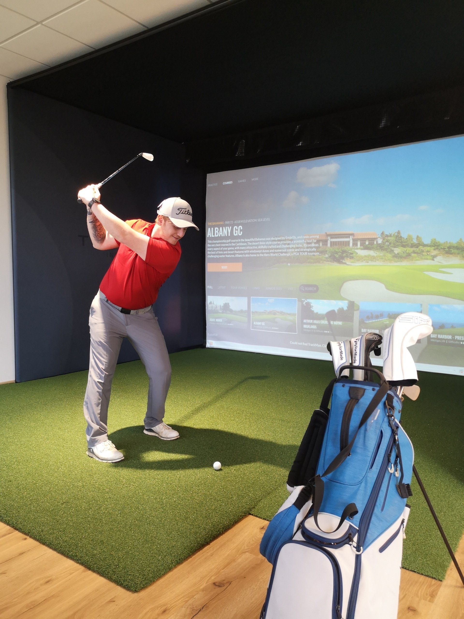 Fürstliches Golf-Resort Bad Waldsee, Golf, 45-Loch Golf-Anlage, LED Nachtgolf-Anlage, Golfschule, Golfturniere, New Course, Old Course, 9-Loch-Kurzplatz, Greenkeeping, Fürstlicher Golf-Club Oberschwaben, Fürstliches Golf-Hotel, Golf-Angebote, Golf-Schnupperkurse, Natur-Lehrpfad, Rund-Wanderwege, Kaffee, Restaurant, Vinothek, erlesene Weine, Bar, selbstgebackene Kuchen, Snacks, Mittagstisch, Sonnenterrasse, Gin - Greenkeeper's Cut, Bier vom Fass, kleine Gerichte, Burger, vegetarisch, vegan, Laktose frei, Gluten frei, Café-Restaurant Ausblick T-19, Restaurant im Hofgut