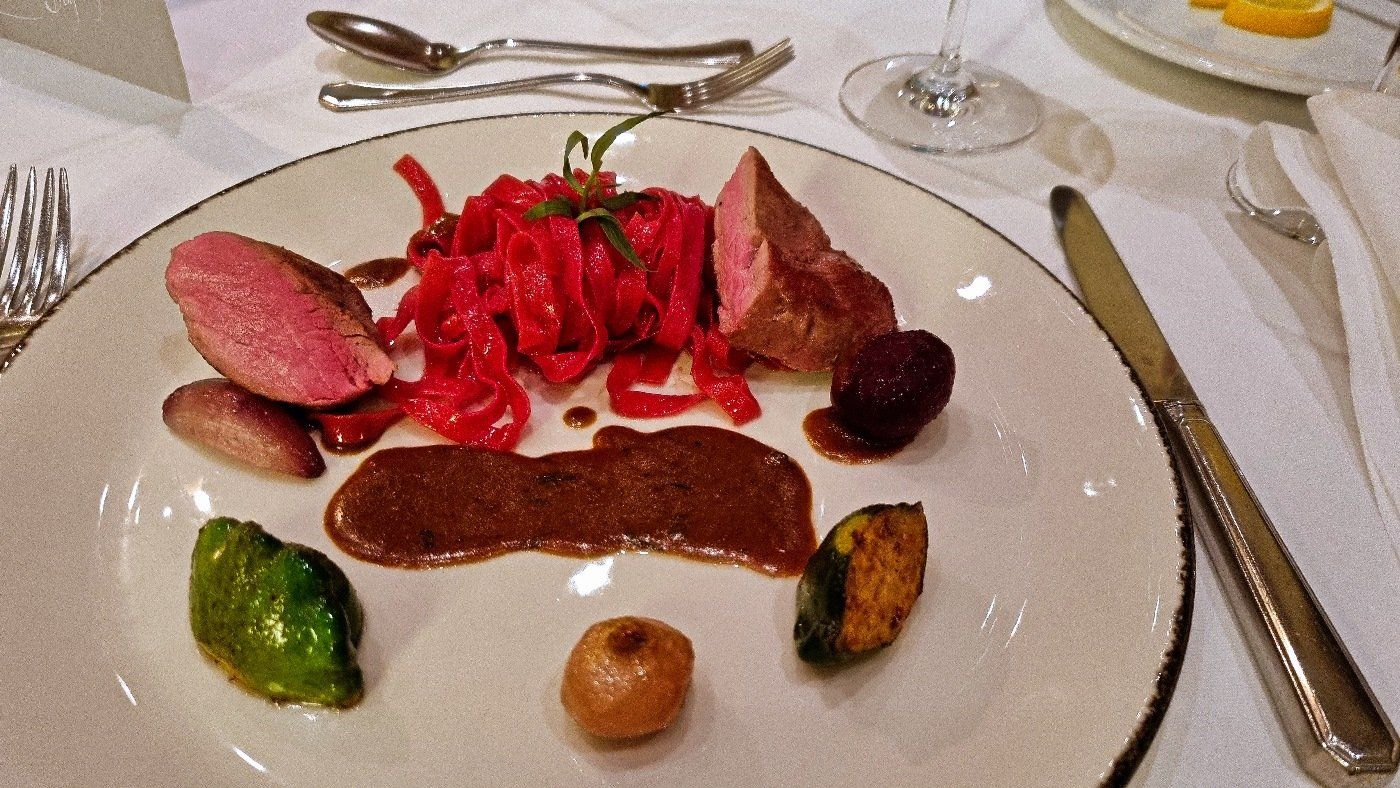 Fürstliches Golf-Resort Bad Waldsee, Golf, 45-Loch Golf-Anlage, LED Nachtgolf-Anlage, Golfschule, Golfturniere, New Course, Old Course, 9-Loch-Kurzplatz, Greenkeeping, Fürstlicher Golf-Club Oberschwaben, Fürstliches Golf-Hotel, Golf-Angebote, Golf-Schnupperkurse, Natur-Lehrpfad, Rund-Wanderwege, Kaffee, Restaurant, Vinothek, erlesene Weine, Bar, selbstgebackene Kuchen, Snacks, Mittagstisch, Sonnenterrasse, Gin - Greenkeeper's Cut, Bier vom Fass, kleine Gerichte, Burger, vegetarisch, vegan, Laktose frei, Gluten frei, Café-Restaurant Ausblick T-19, Restaurant im Hofgut