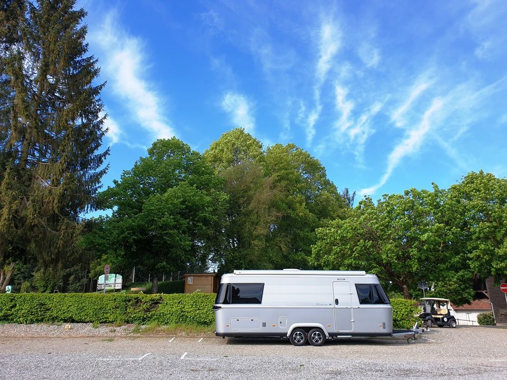 Fürstliches Golf-Resort Bad Waldsee, Golf, 45-Loch Golf-Anlage, LED Nachtgolf-Anlage, Golfschule, Golfturniere, New Course, Old Course, 9-Loch-Kurzplatz, Greenkeeping, Fürstlicher Golf-Club Oberschwaben, Fürstliches Golf-Hotel, Golf-Angebote, Golf-Schnupperkurse, Natur-Lehrpfad, Rund-Wanderwege, Kaffee, Restaurant, Vinothek, erlesene Weine, Bar, selbstgebackene Kuchen, Snacks, Mittagstisch, Sonnenterrasse, Gin - Greenkeeper's Cut, Bier vom Fass, kleine Gerichte, Burger, vegetarisch, vegan, Laktose frei, Gluten frei, Café-Restaurant Ausblick T-19, Restaurant im Hofgut